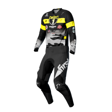 data chat1-camo outfit black-yellow
